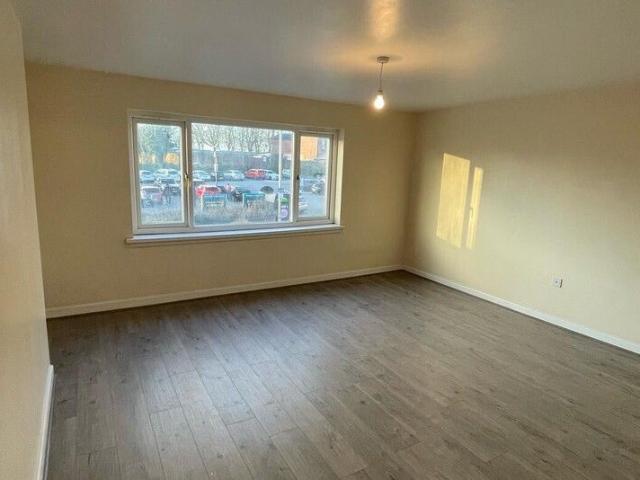 Apartment for rent in Dixons Green, West Midlands