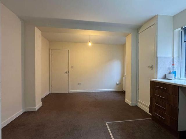 Apartment for rent in Dixons Green, West Midlands