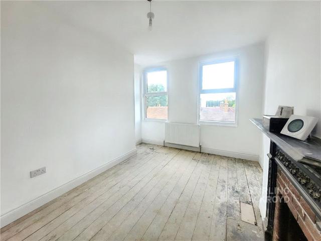 Apartment for rent in Row Town, Surrey