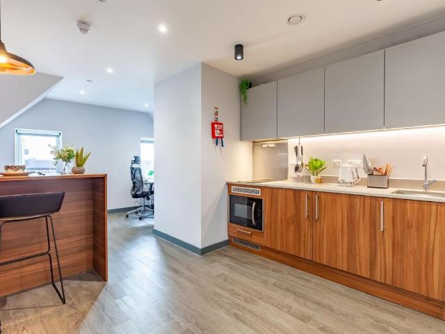 Studio for rent in Row Town, Surrey