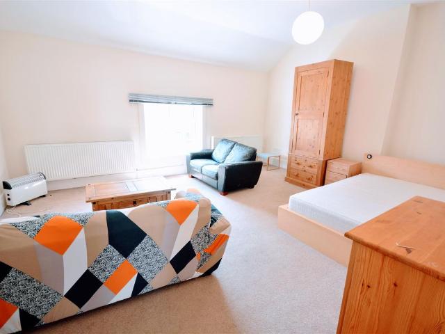 Apartment for rent in Woodcote, Epsom