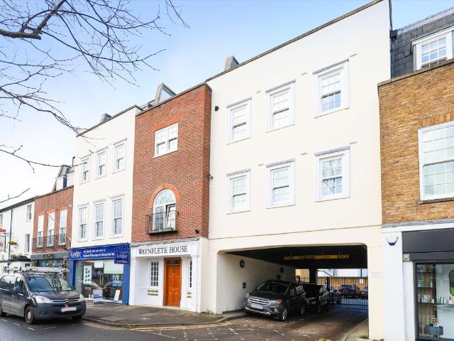 Apartment for rent in Esher, Elmbridge