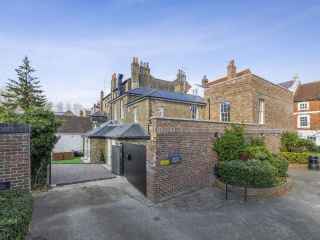 Apartment for rent in Eton