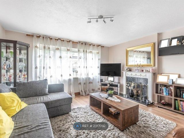 Apartment for rent in Lower Feltham, Greater London
