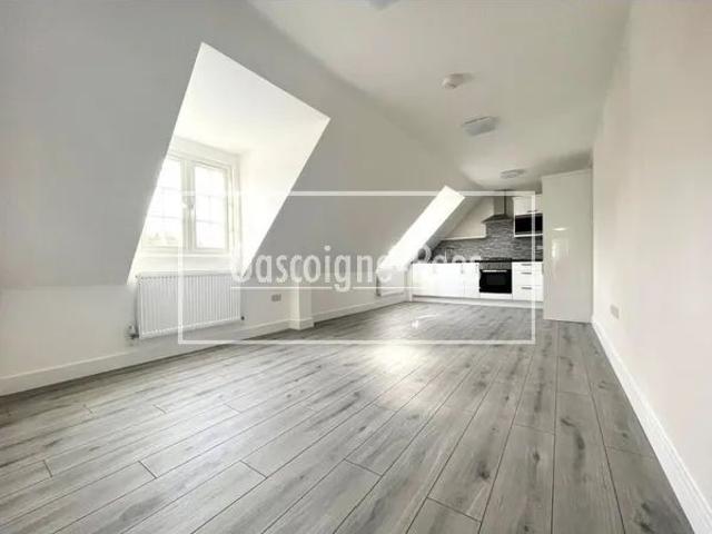 Apartment for rent in Holloway Hill, Fole