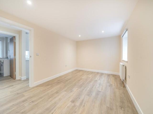 Apartment for rent in Holloway Hill, Waverley