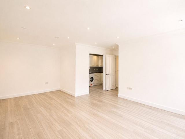 House for rent in Holloway Hill, Fole