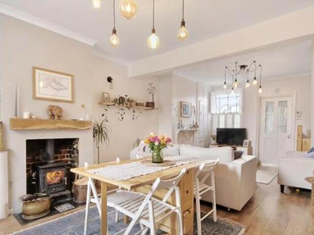 House for sale in Hillview, Surrey