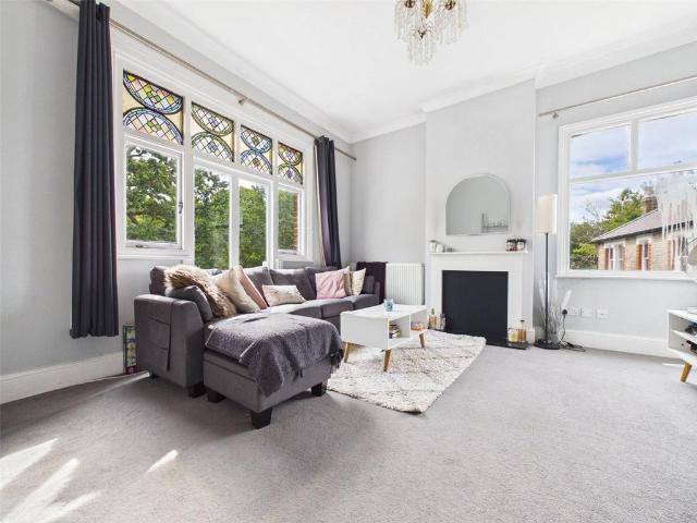 Apartment for rent in Hampton Hill, Greater London