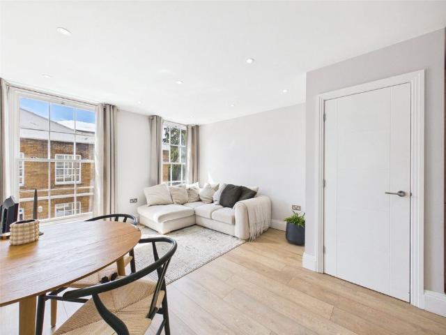 Apartment for rent in Hampton Hill, Greater London