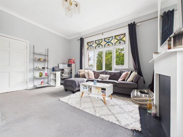 Apartment for rent in Hampton Hill, Greater London