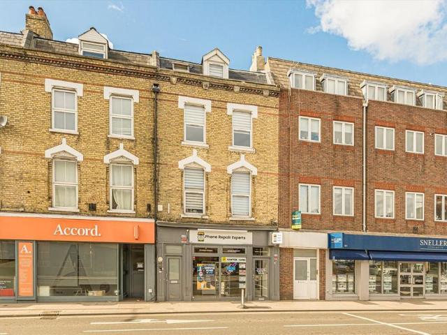 Apartment for rent in Hampton Hill, Greater London