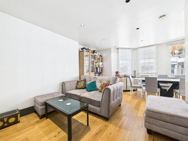 Apartment for rent in Hampton Hill, Greater London