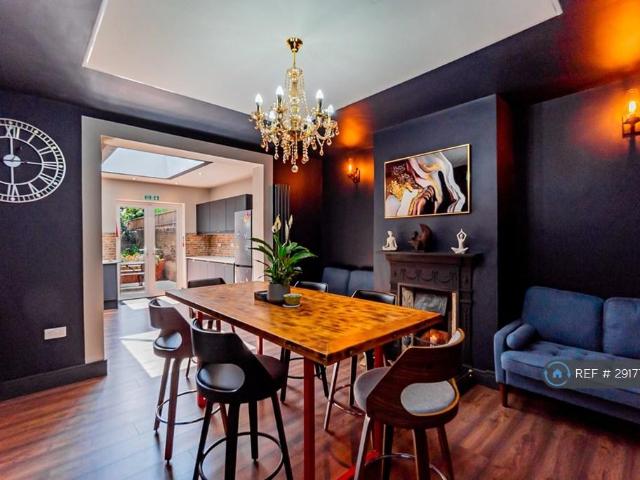 House for rent in Harmondsworth, Greater London