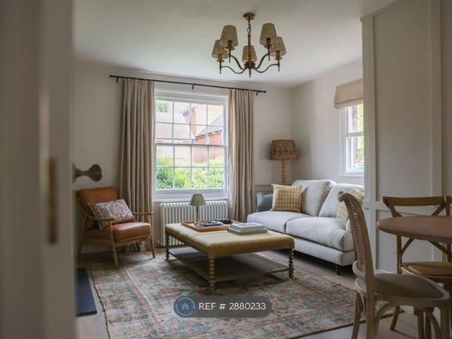 Apartment for rent in Hatching Green, Five Acres