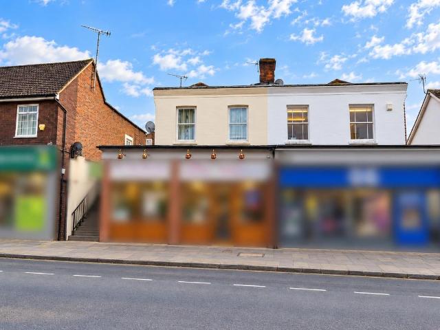 Apartment for rent in Meath Green, Reigate and Banstead