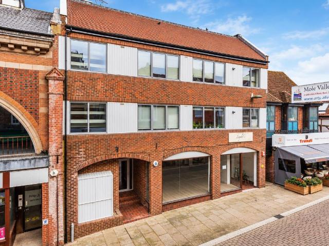 Apartment for rent in Leatherhead, Mole Valley