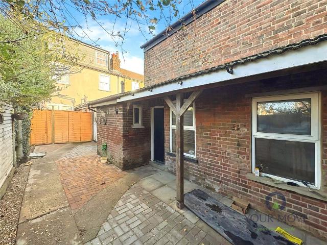 House for rent in Five Acres, Hertfordshire