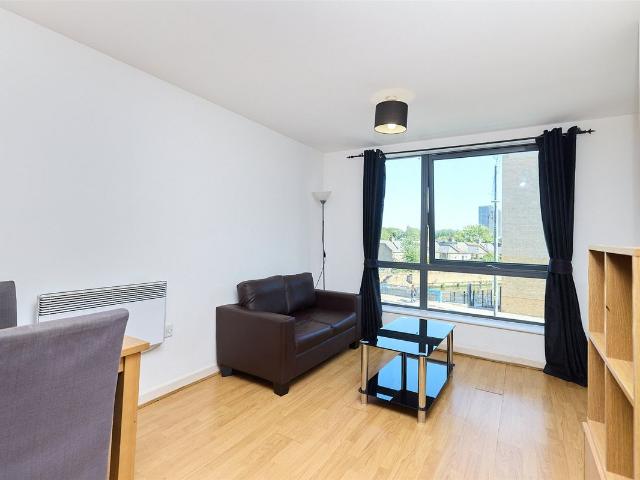 Apartment for rent in Mill Meads, Greater London