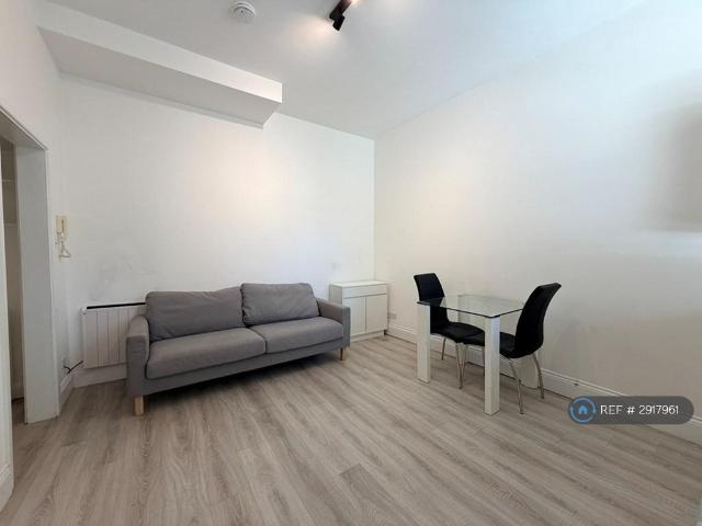 Apartment for rent in London Borough of Ealing, Greater London