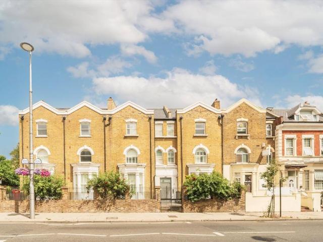 House for rent in London Borough of Ealing, Greater London