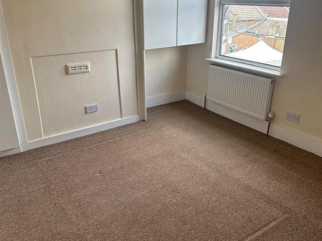 Apartment for rent in Plashet, Greater London