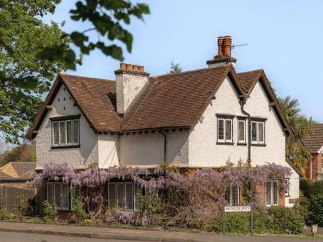 House for sale in Ashlyns Estate, Pouchen End
