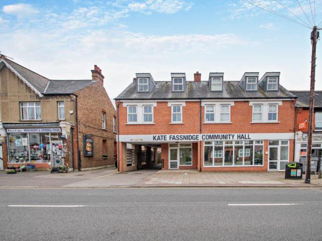 Apartment for rent in Northwood, Greater London