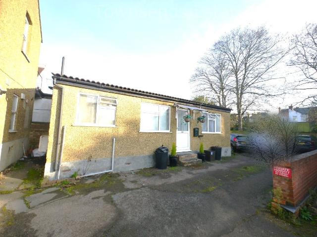 House for rent in Northwood High Street, Greater London