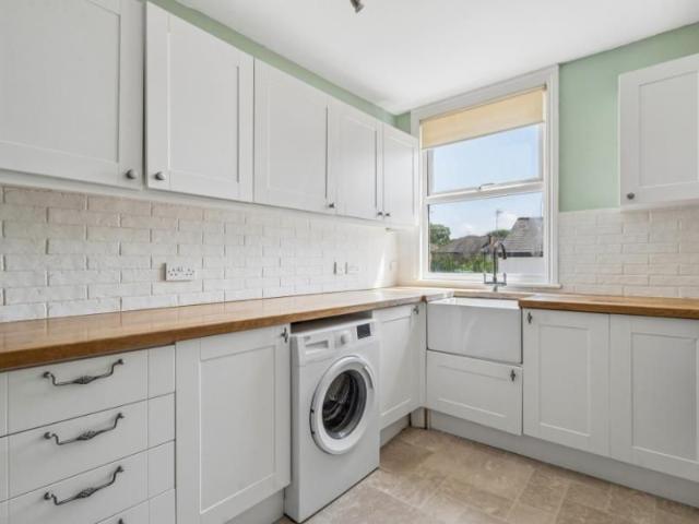 Apartment for rent in Northwood, Greater London
