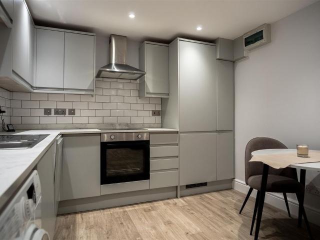 House for rent in Nutfield, Hillview