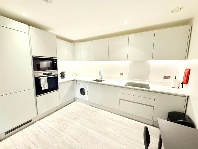 Apartment for rent in London Borough of Croydon, Purley