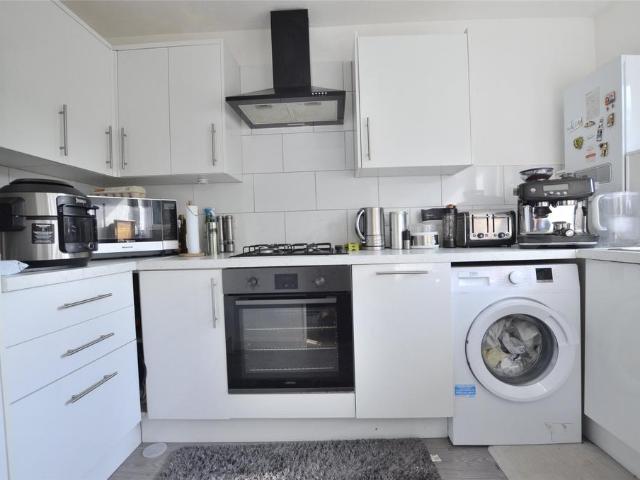 Apartment for rent in London Borough of Croydon, Purley