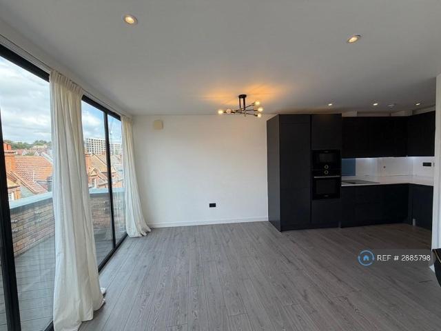 Apartment for rent in London Borough of Croydon, Purley