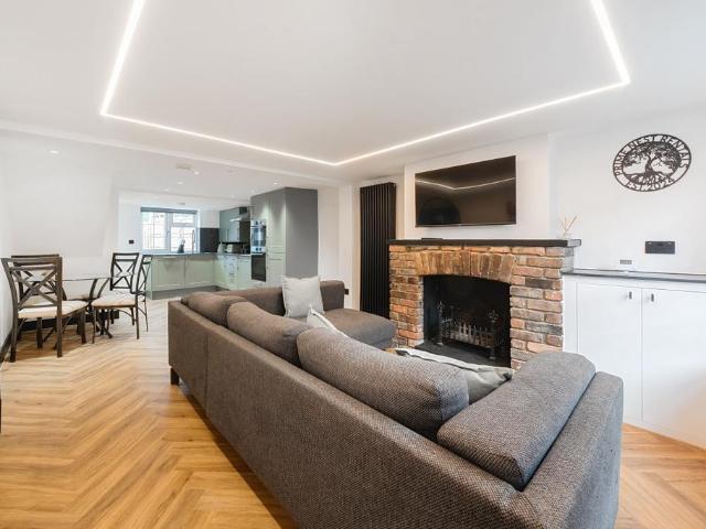 House for rent in Five Acres, Hertfordshire