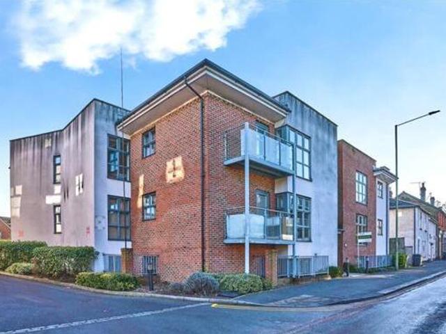 House for sale in Addlestone, Runnymede