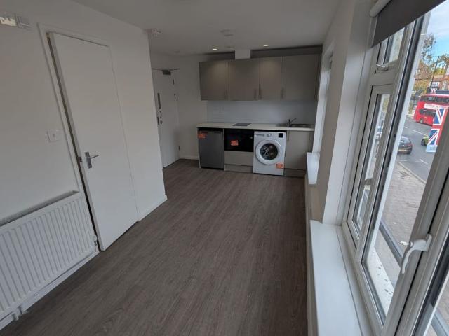 Studio for rent in London Borough of Hillingdon, Greater London