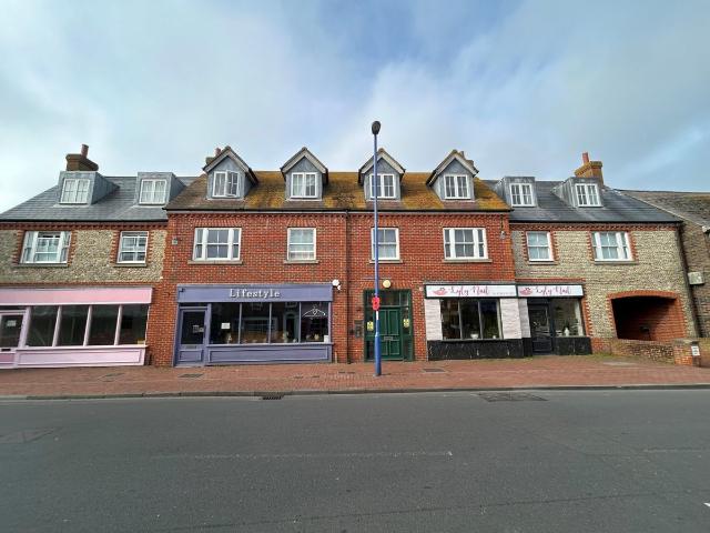 Apartment for rent in Littlecote, West Sussex