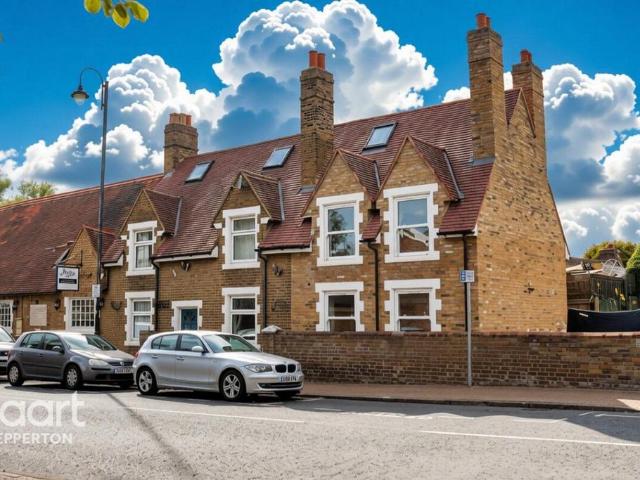 Apartment for rent in Lower Halliford, Surrey