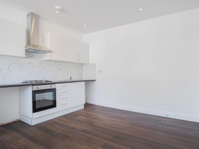 Apartment for rent in Regent Quay, Oad Street