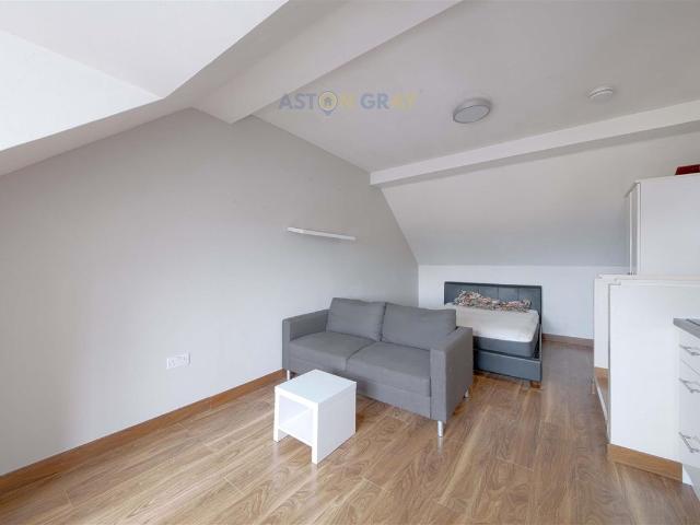 Studio for rent in Slough