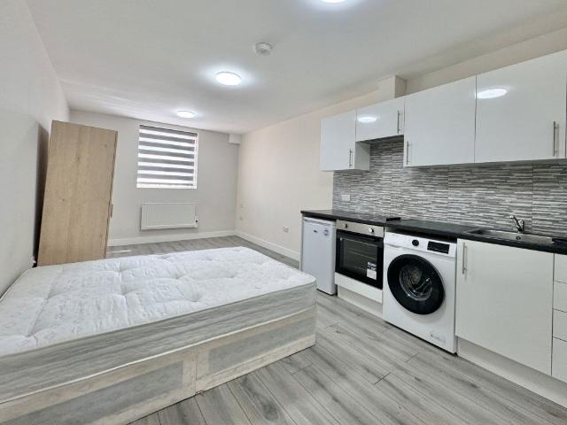 Studio for rent in Slough