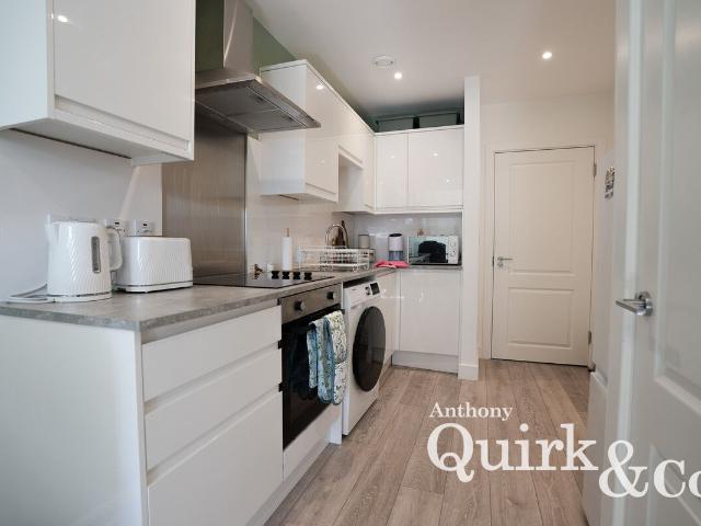 Apartment for rent in Southend City Centre Neighbourhood, Alton Barnes