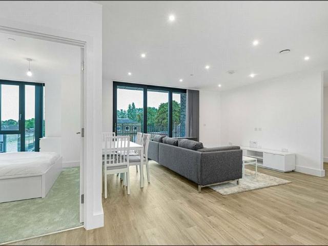 Apartment for rent in Lower Halliford, Surrey
