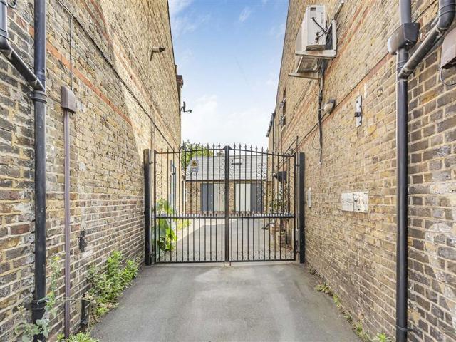 Apartment for rent in Norbiton, Greater London