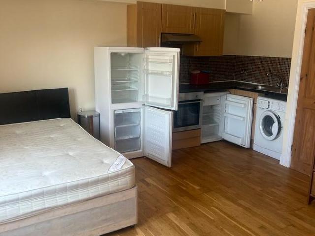 Studio for rent in Brook Street, Bourne Vale