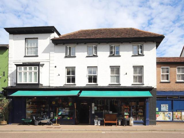 Studio for rent in Wigginton, Pouchen End