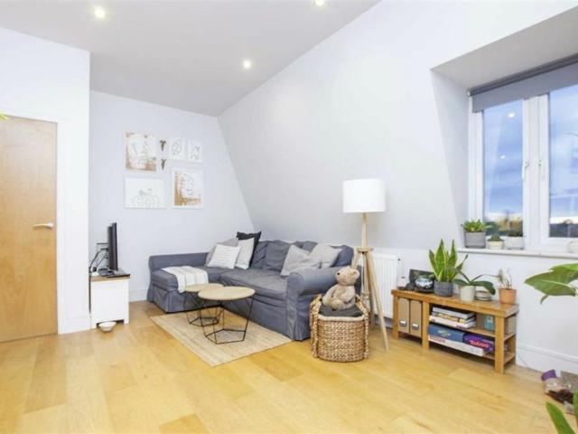 Apartment for rent in London Borough of Merton, Greater London