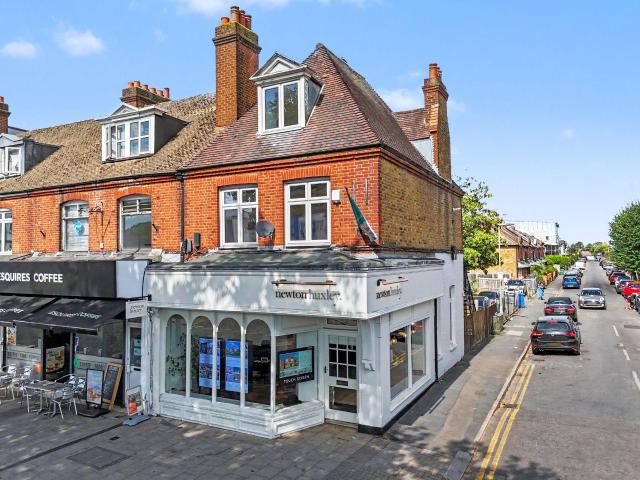Apartment for rent in Blackhills, Surrey
