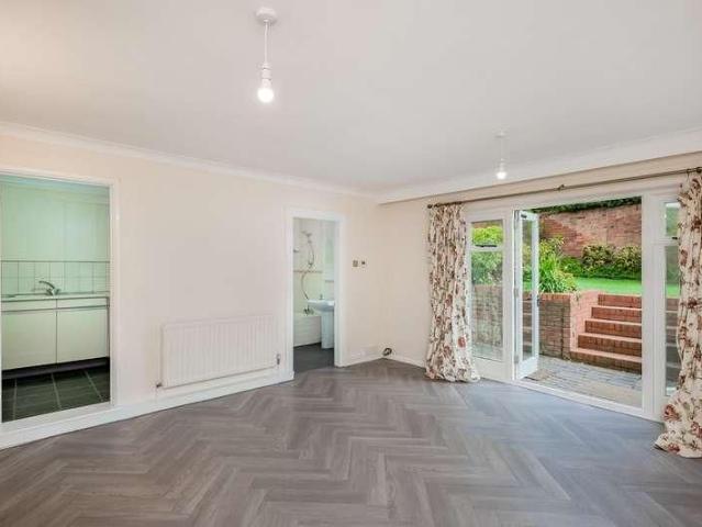 Townhouse for rent in Cliff Hill, Warwick